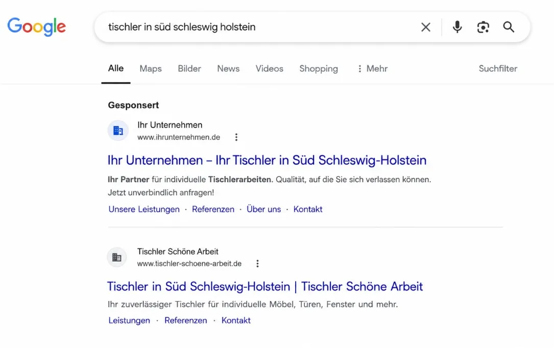 Beispielhafte Google-Suchergebnisseite mit gesponserter Anzeige oberhalb der organischen Treffer
